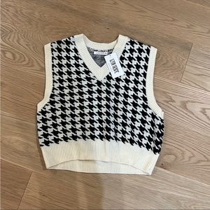 12th tribe sweater vest NWOT small